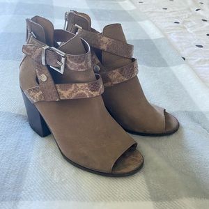 Wore these a couples times, they are super comfy to go out in